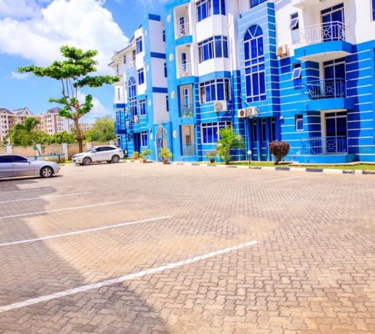 3bedroom furnished apartment with a swimming pool